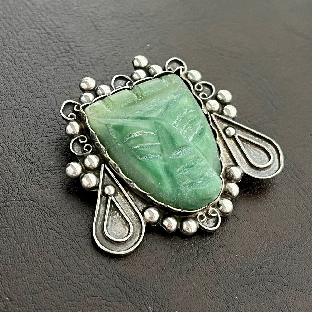 🟩SALE🟩 Vintage Mexican 900 silver carved jade warrior head brooch pin - Picture 3 of 10